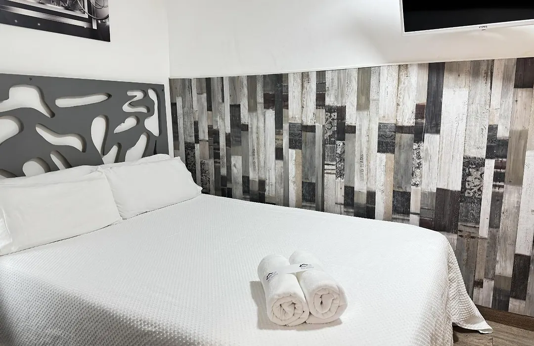 Apartamentos Day Madrid BEATAS Centro Gran Via Sol Malasaña-1